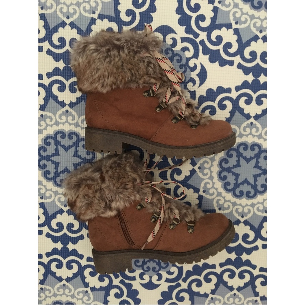 SOLD⭐️Brown Fur Combat Boot⭐️